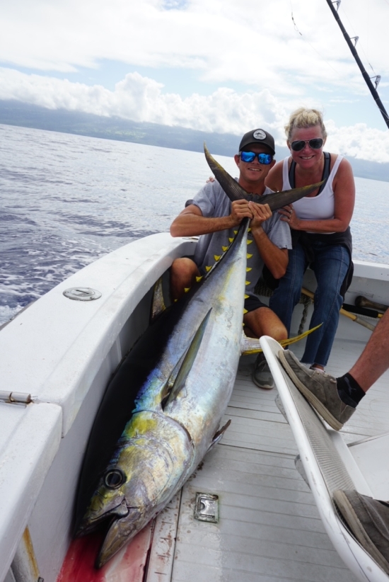 Chasing Kona Yellow Fin Tuna